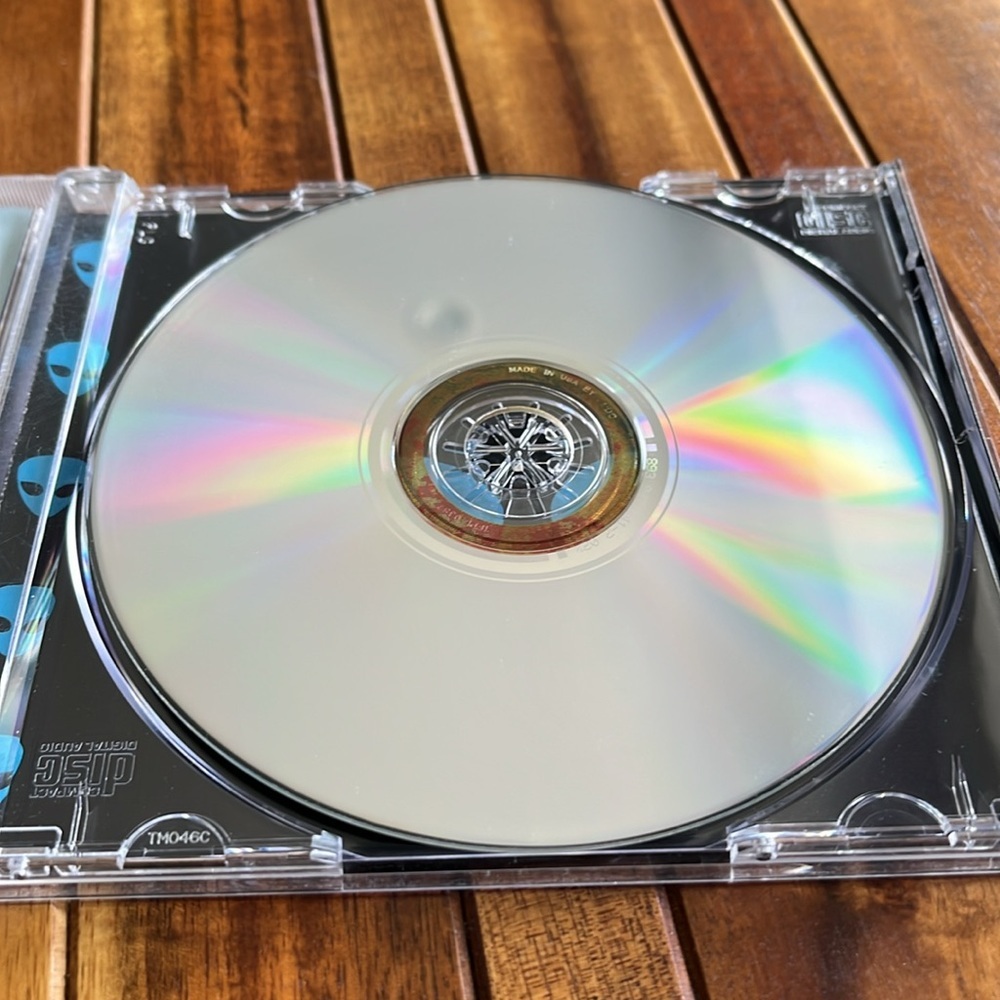 1995 311 CD​ - Picture 4 of 4